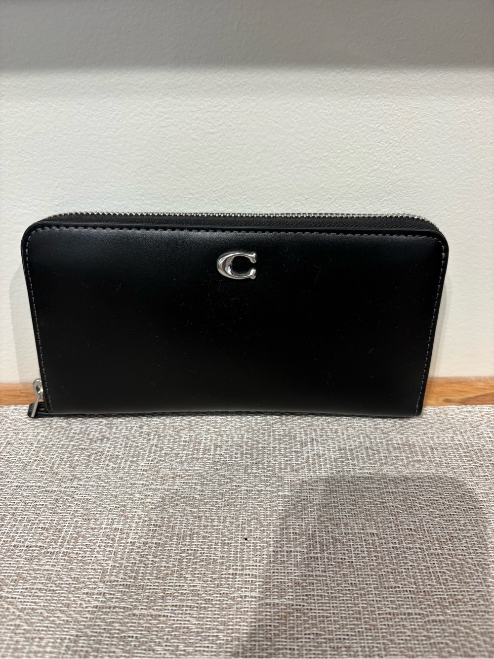 Coach Accordian Black Leather Zip Wallet CR548